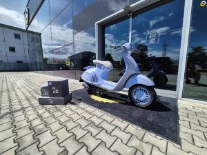 Vespa 946 Snake